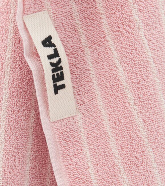 Tekla - Bath Towel 70x140 Shaded Pink Stripes