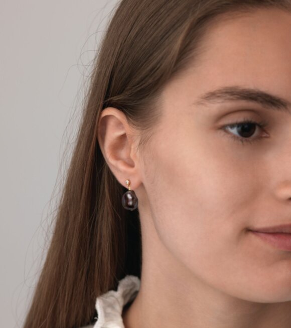 Anni Lu - Black Iris Earrings Black